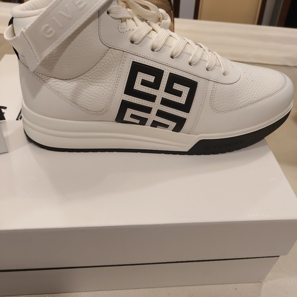 Givenchy G4 High-Top Sneakers - Picture 4 of 10